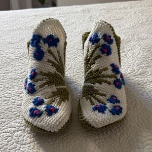 Handcrafted Women’s White Knit Floral Slipper Socks with Blue Flowers OS